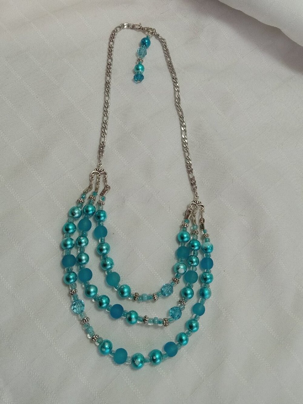 Handmade necklace, bracelet and earrings with acrylic and glass beads